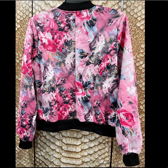 Pink Floral 🌸 Satin Jacket Size Small 🌸 NEW! - Picture 13 of 15